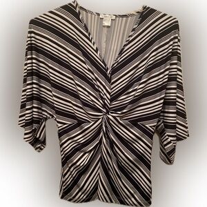 Super flattering striped blouse - size XL